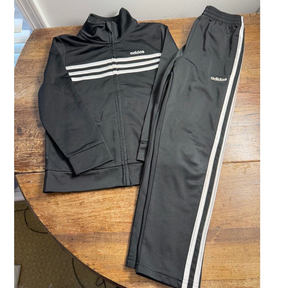 Adidas Boys 2pc black outfit size 6